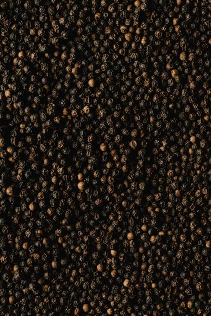 Čierne korenie s piperínom - účinná látka v Masticha Vena